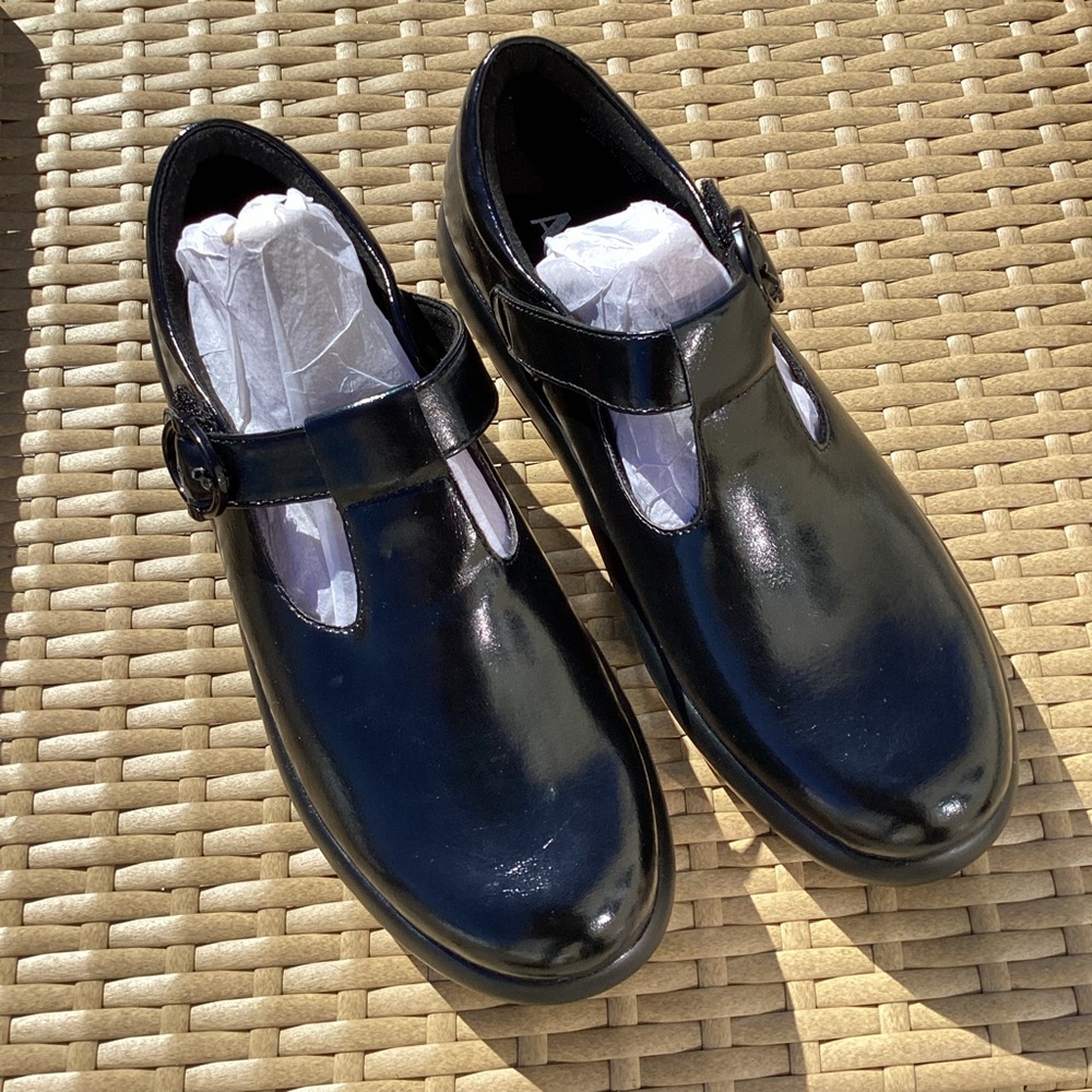 NIB- Alegria Eloise Black Clogs -38